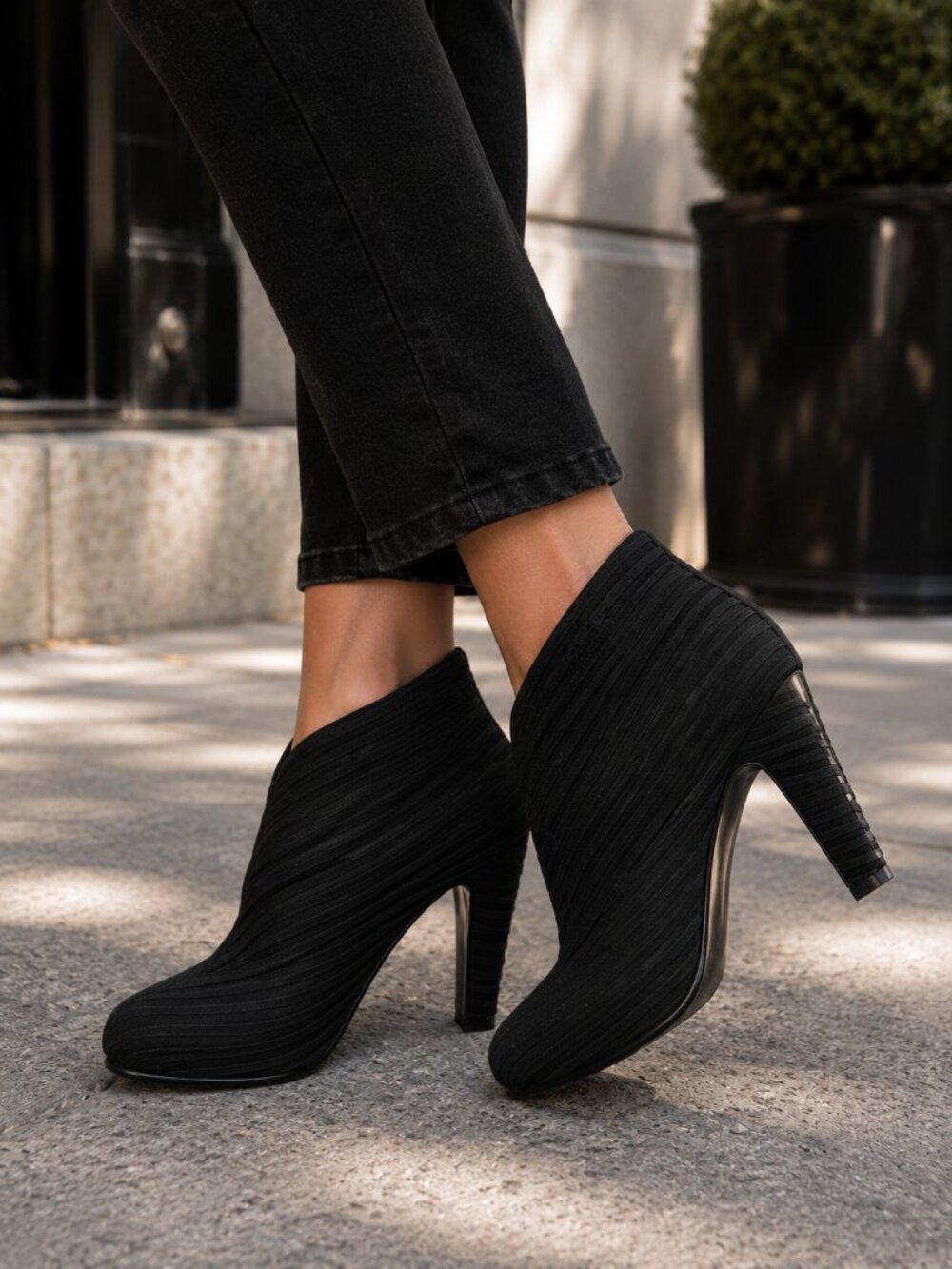 United Nude Fold Hi Black Stretch Knit Platform Ankle Booties- Size EU 38 US 7.5